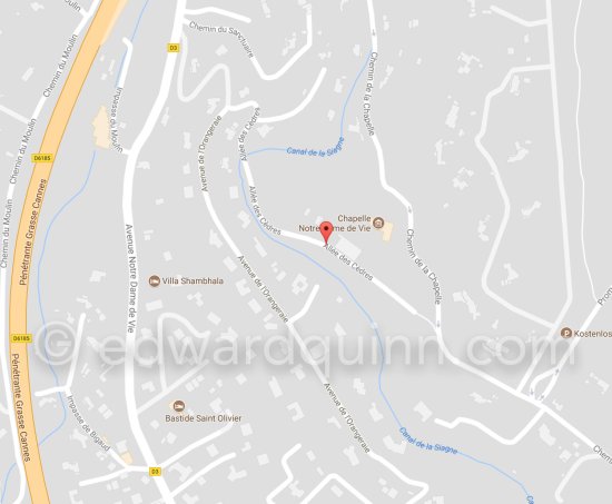 Map 2016 with Mas Notre-Dame-de-Vie, Allées des Cèdres, near Mougins where Pablo Picasso lived since 1961. The house was once owned by the Plunket family who gave the painter an Afghan hound called Kaboul as a moving-in present. The terrace is covered to give him space for two more large studios. His bedroom was on the top floor, the living rooms and studio on the ground floor. Mougins in the late Sixties/early Seventies. Te house was sold 2017 to a New Zealand real estate businessman in an auction with the starting price of €20.2 Mio - Photo by Edward Quinn