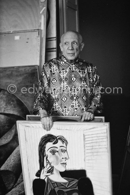 One day Quinn asked Picasso if he could photograph the top floor studios. He agreed and prcoeeded to take out, one by one, old and new paintings from his collection. Mas Notre-Dame-de-Vie, Mougins 1967. - Photo by Edward Quinn