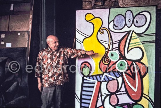 One day Quinn asked Pablo Picasso if he could photograph the top floor studios. He agreed and prcoeeded to take out, one by one, old and new paintings from his collection. This work Pablo Picasso remembered Quinn photographed him painting in 1955 (see 550853 - 550929). Mas Notre-Dame-de-Vie, Mougins 1967. - Photo by Edward Quinn
