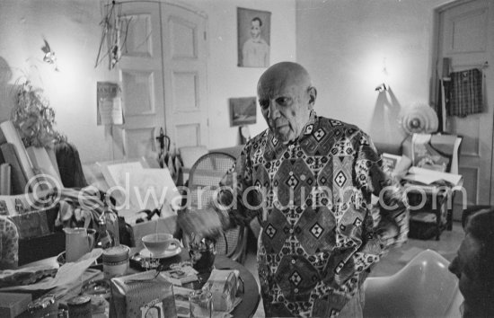 Pablo Picasso. Far right his printer Piero Crommelynck. Mas Notre-Dame-de-Vie, Mougins 1967. - Photo by Edward Quinn