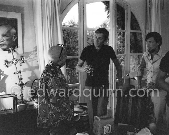 Pablo Picasso, Aldo and Piero Crommelynck. Mas Notre-Dame-de-Vie, Mougins 1967. - Photo by Edward Quinn