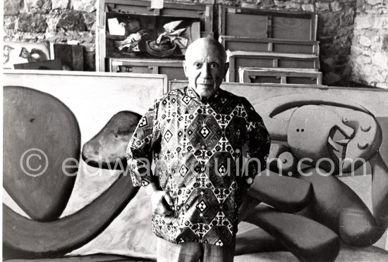 One day Quinn asked Pablo Picasso if he could photograph the top floor studios. He agreed and prcoeeded to take out, one by one, old and new paintings from his collection. This work Pablo Picasso remembered Quinn photographed him painting in 1955 (see 550853 - 550929). Mas Notre-Dame-de-Vie, Mougins 1967. (Digitized from Vintage Print, original negative missing) - Photo by Edward Quinn