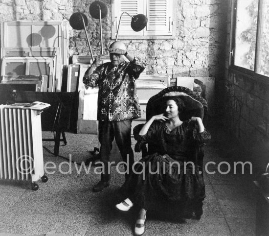 Pablo Picasso and Jacqueline. Mas Notre-Dame-de-Vie, Mougins 1967. (Digitized from Vintage Print, original negative missing) - Photo by Edward Quinn
