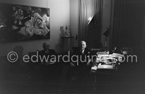 Daniel-Henry Kahnweiler and not yet identified person in his office at the Galerie Louise Leiris. Paris 1968. - Photo by Edward Quinn