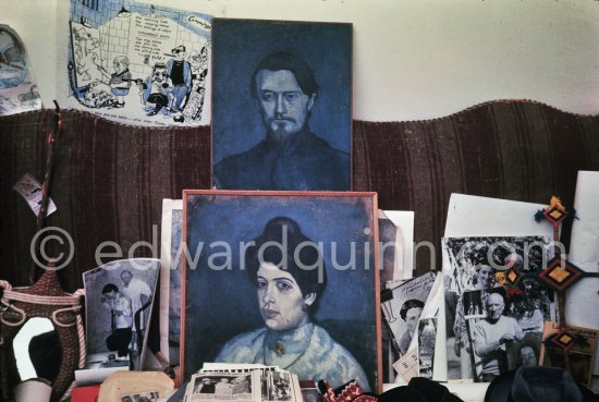 Large sofa weighed down with an array of prints, hat, photos. Mas Notre-Dame-de-Vie, Mougins 1969. - Photo by Edward Quinn