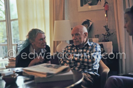 Pablo Picasso and not identfied person. Mas Notre-Dame-de-Vie, Mougins 1970. - Photo by Edward Quinn
