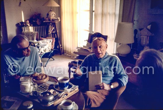 Pablo Picasso, Siegfried Rosengart, Gallery owner in Lucerne, and Gérald Cramer, Gallery owner in Geneva. Mas Notre-Dame-de-Vie, Mougins 17.4.1970. (the day of Apollo 13 returning to earth) - Photo by Edward Quinn