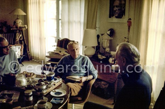 Pablo Picasso, Siegfried Rosengart, Gallery owner in Lucerne, and Gérald Cramer, Gallery owner in Geneva. Mas Notre-Dame-de-Vie, Mougins 17.4.1970. (the day of Apollo 13 returning to earth) - Photo by Edward Quinn