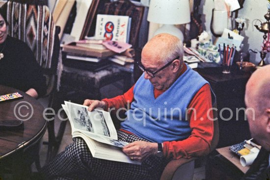 Pablo Picasso and William Hartmann, architect who persuaded Pablo Picasso to create Daley Center work, Chicago. Mas Notre-Dame-de-Vie, Mougins 1970. - Photo by Edward Quinn