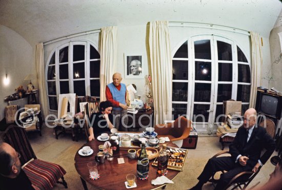 Pablo Picasso, Jacqueline, not yet identified visitor. With William Hartmann, architect who persuaded Pablo Picasso to create "Tête", the Chicago Civic Center Work (Chicago Pablo Picasso) at Chicago\'s Daley Plaza. Mas Notre-Dame-de-Vie, Mougins 1970. - Photo by Edward Quinn