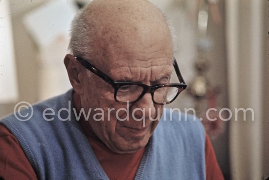 Pablo Picasso working on the etching "Les coulisses du tableau: odalisque et peintre", 1970. Mas Notre-Dame-de-Vie, Mougins 1970. This photo sequence was made during the making of Quinn’s film "Pablo Picasso l' homme et son oeuvre". "When Pablo Picasso was eighty-nine he asked Quinn to film him making a drypoint in order to demonstrate the steadiness of his hand". (Quinn in conversation with Marilyn McCully 1983) - Photo by Edward Quinn
