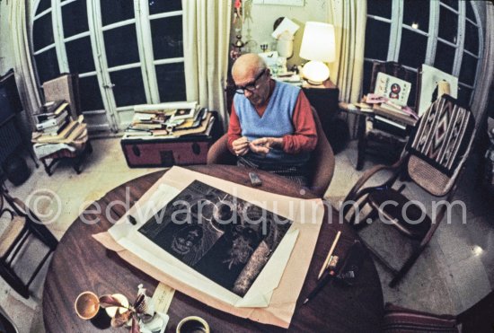 Pablo Picasso working on the etching "Les coulisses du tableau: odalisque et peintre", 1970. Mas Notre-Dame-de-Vie, Mougins 1970. This photo sequence was made during the making of Quinn’s film "Pablo Picasso l' homme et son oeuvre". "When Pablo Picasso was eighty-nine he asked Quinn to film him making a drypoint in order to demonstrate the steadiness of his hand". (Quinn in conversation with Marilyn McCully 1983) - Photo by Edward Quinn