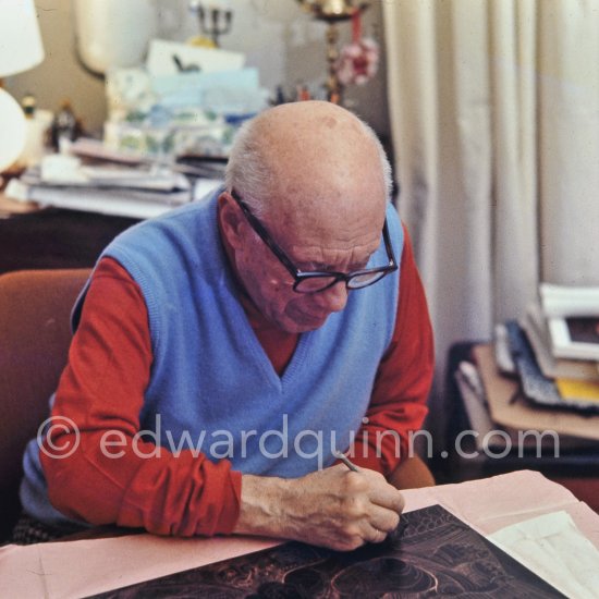 Pablo Picasso working on the etching "Les coulisses du tableau: odalisque et peintre", 1970. Mas Notre-Dame-de-Vie, Mougins 1970.T his photo sequence was made during the making of Quinn’s film "Pablo Picasso l' homme et son oeuvre". "When Pablo Picasso was eighty-nine he asked Quinn to film him making a drypoint in order to demonstrate the steadiness of his hand". (Quinn in conversation with Marilyn McCully 1983) - Photo by Edward Quinn