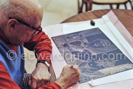 Pablo Picasso working on the etching "Les coulisses du tableau: odalisque et peintre", 1970. Mas Notre-Dame-de-Vie, Mougins 1970. This photo sequence was made during the making of Quinn’s film "Pablo Picasso l' homme et son oeuvre". "When Pablo Picasso was eighty-nine he asked Quinn to film him making a drypoint in order to demonstrate the steadiness of his hand". (Quinn in conversation with Marilyn McCully 1983) - Photo by Edward Quinn