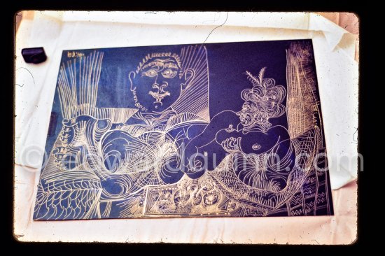 Etching "Les coulisses du tableau: odalisque et peintre", 1970. Mas Notre-Dame-de-Vie, Mougins 1970.T his photo sequence was made during the making of Quinn’s film "Pablo Picasso l' homme et son oeuvre". "When Pablo Picasso was eighty-nine he asked Quinn to film him making a drypoint in order to demonstrate the steadiness of his hand". (Quinn in conversation with Marilyn McCully 1983) - Photo by Edward Quinn