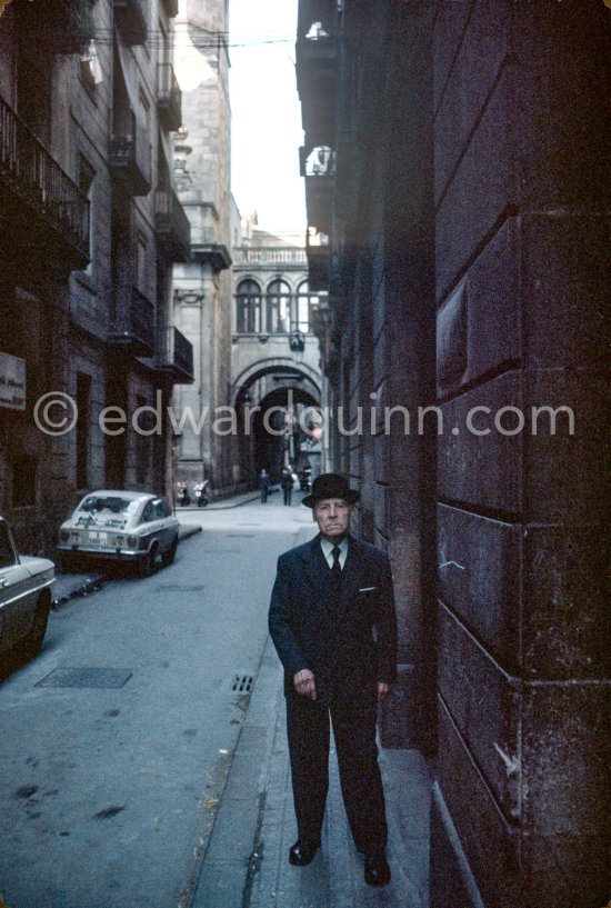 Manuel Pallarès i Grau in front of the apartment of Pablo Picasso’s family, Calle de la Merced 3. Barcelona 1970. - Photo by Edward Quinn