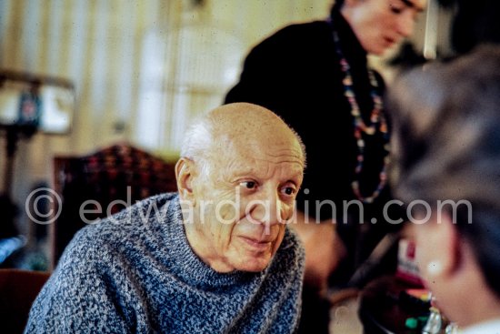 Pablo Picasso talking with Anna Maria Torra Amat, wife of Spanish publisher Gustavo Gili. Mas Notre-Dame-de-Vie, Mougins Nov. 1971. - Photo by Edward Quinn
