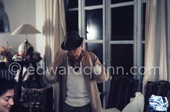 Pablo Picasso and Jacqueline. He wears a tweet hat with feather, which Quinn brought from Moll's Gap near Kenmare, Ireland. One of the last photos of Pablo Picasso by Edward Quinn. (Scenes in the documentary film "Pablo Picasso l'homme et son oeuvre" by Edward Quinn). Mas Notre-Dame-de-Vie, Mougins 7. Jan 1972. - Photo by Edward Quinn