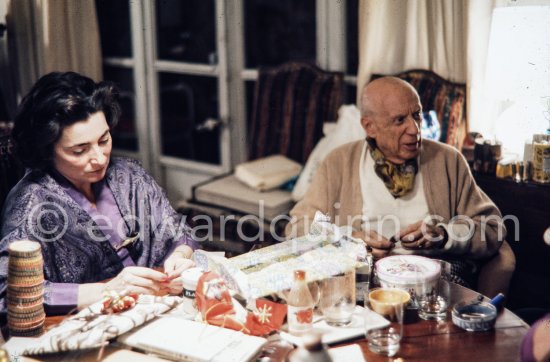 Pablo Picasso and Jacqueline. One of the last photos of Pablo Picasso by Edward Quinn. (Scenes in the documentary film "Pablo Picasso l'homme et son oeuvre" by Edward Quinn). Mas Notre-Dame-de-Vie, Mougins 7. Jan 1972. - Photo by Edward Quinn