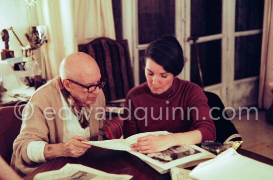 Pablo Picasso and Mila Gagarine (Cahiers d'art) and William (Bill) Rubin, MoMA. Viewing the layout of the newest "Le Zervos", the catalogue raisonné of the works of Pablo Picasso. One of the last photos of Pablo Picasso by Edward Quinn. Mas Notre-Dame-de-Vie, Mougins 7. Jan 1972. - Photo by Edward Quinn