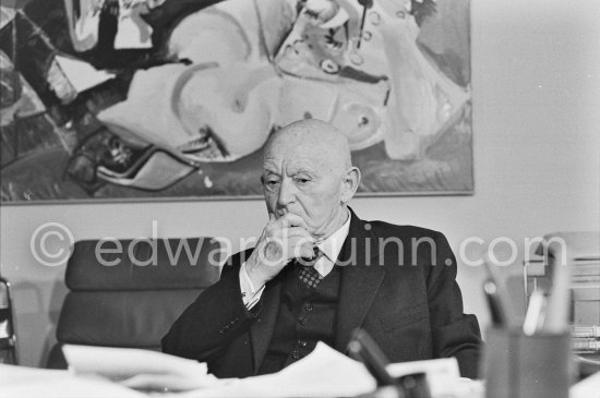 Daniel-Henry Kahnweiler in his office at the Galerie Louise Leiris. Paris 1972. Behind him "Les dormeurs" by Picasso. - Photo by Edward Quinn