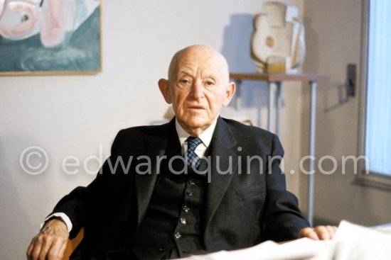 Daniel-Henry Kahnweiler in his office at the Galerie Louise Leiris. Paris 1972. Behind him "Les dormeurs" by Picasso. - Photo by Edward Quinn