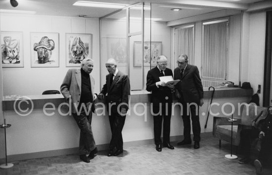 Second from left: Michel Leiris. Exhibition "Pablo Picasso: 172 dessins en noir et blanc et en couleurs. 21.11.71-18.8.72" Galerie Louise Leiris, Paris 1.12.1972 - 13.1.1973. - Photo by Edward Quinn