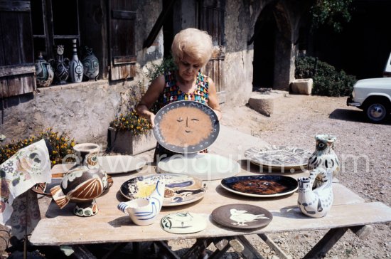 Suzanne Ramié, Madoura Pottery, Vallauris 1972. - Photo by Edward Quinn