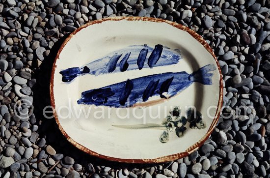 Ceramic photographed 1972 by Quinn for the book: Ramié, Georges. "Céramique de Pablo Picasso", Cercle d'art, Paris 1974. - Photo by Edward Quinn