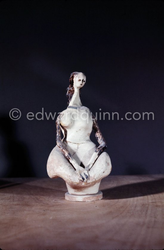 Ceramic photographed 1972 by Quinn for the book: Ramié, Georges. "Céramique de Pablo Picasso", Cercle d'art, Paris 1974. - Photo by Edward Quinn