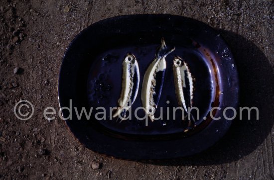 Ceramic photographed 1972 by Quinn for the book: Ramié, Georges. "Céramique de Pablo Picasso", Cercle d'art, Paris 1974. - Photo by Edward Quinn