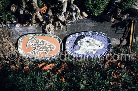 Ceramic photographed 1972 by Quinn for the book: Ramié, Georges. "Céramique de Pablo Picasso", Cercle d'art, Paris 1974. - Photo by Edward Quinn