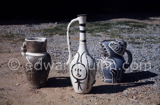 Ceramic photographed 1972 by Quinn for the book: Ramié, Georges. "Céramique de Pablo Picasso", Cercle d'art, Paris 1974. - Photo by Edward Quinn