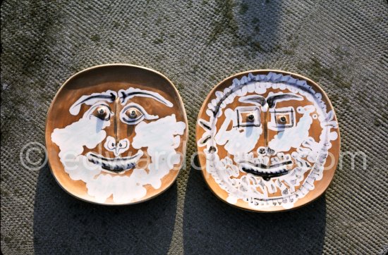 Ceramic photographed 1972 by Quinn for the book: Ramié, Georges. "Céramique de Pablo Picasso", Cercle d'art, Paris 1974. - Photo by Edward Quinn