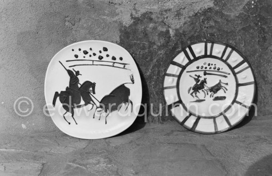 Ceramic photographed 1972 by Quinn for the book: Ramié, Georges. "Céramique de Pablo Picasso", Cercle d'art, Paris 1974. - Photo by Edward Quinn