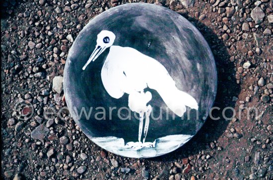 Ceramic photographed 1972 by Quinn for the book: Ramié, Georges. "Céramique de Pablo Picasso", Cercle d'art, Paris 1974. - Photo by Edward Quinn