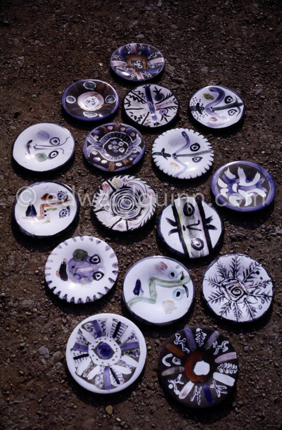 Ceramics photographed 1972 for the book: Ramié, Georges. "Céramique de Pablo Picasso", Cercle d'art, Paris 1974. - Photo by Edward Quinn