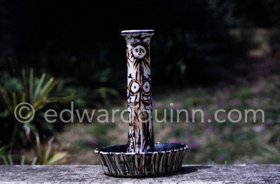 Ceramic photographed 1972 by Quinn for the book: Ramié, Georges. "Céramique de Pablo Picasso", Cercle d'art, Paris 1974. - Photo by Edward Quinn