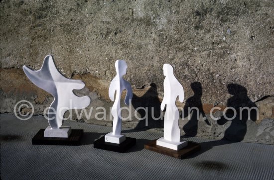 Ceramic photographed 1972 by Quinn for the book: Ramié, Georges. "Céramique de Pablo Picasso", Cercle d'art, Paris 1974. - Photo by Edward Quinn