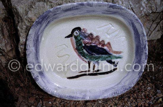 Ceramic photographed 1972 by Quinn for the book: Ramié, Georges. "Céramique de Pablo Picasso", Cercle d'art, Paris 1974. - Photo by Edward Quinn