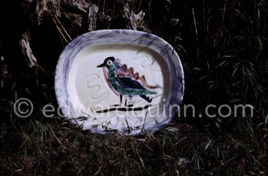 Ceramic photographed 1972 by Quinn for the book: Ramié, Georges. "Céramique de Pablo Picasso", Cercle d'art, Paris 1974. - Photo by Edward Quinn