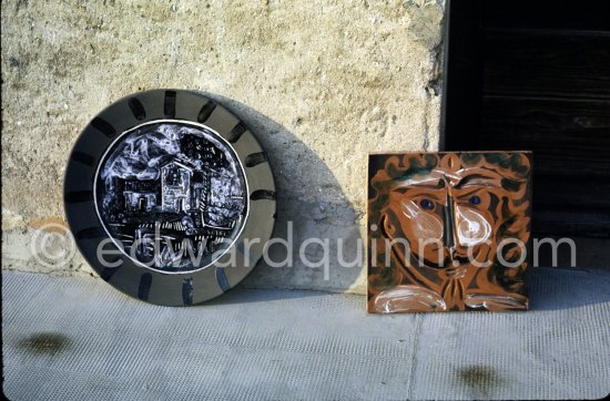 Ceramic photographed 1972 by Quinn for the book: Ramié, Georges. "Céramique de Pablo Picasso", Cercle d'art, Paris 1974. - Photo by Edward Quinn