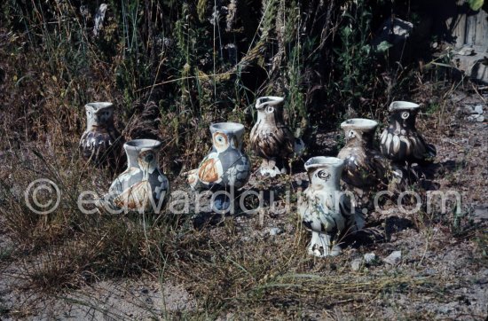 Ceramics photographed 1972 for the book: Ramié, Georges. "Céramique de Pablo Picasso", Cercle d'art, Paris 1974. - Photo by Edward Quinn