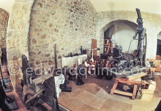 Studio de la sculpture. Ground floor, Mas Notre-Dame-de-Vie, Mougins 1974. (photographed after Pablo Picasso\'s death) - Photo by Edward Quinn