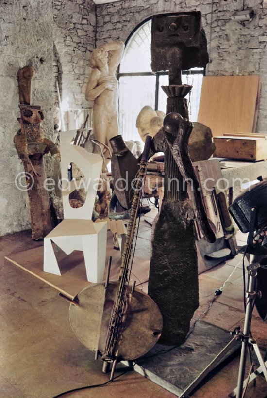 A view of the sculpture studio on the ground floor of Mas Notre-Dame-de-Vie. Amid Pablo Picasso’s own sculptures a plaster copy of Michelangelo’s "Dying Slave". Mas Notre-Dame-de-Vie, Mougins 1974. (photographed after Pablo Picasso's death) - Photo by Edward Quinn