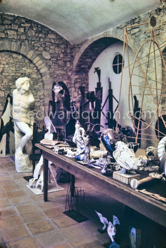 Studio de la sculpture. Ground floor, Mas Notre-Dame-de-Vie, Mougins 1974. (photographed after Pablo Picasso's death) - Photo by Edward Quinn