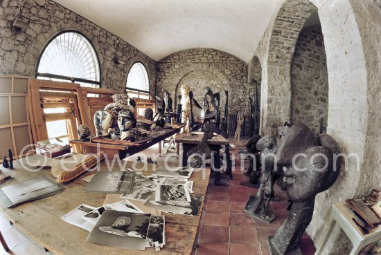 Studio de la sculpture. Ground floor, Mas Notre-Dame-de-Vie, Mougins 1974. (photographed after Pablo Picasso's death) - Photo by Edward Quinn