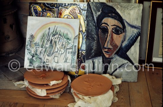 see also Pic740224 and Pic740225. A large room filled with all sorts of Pablo Picasso’s works, paintings from all different periods stacked against the walls and many folders filled with drawings, lithographs and linocuts. Mas Notre-Dame-de-Vie, Mougins 1974. (Photographed after Pablo Picasso’s death.) - Photo by Edward Quinn