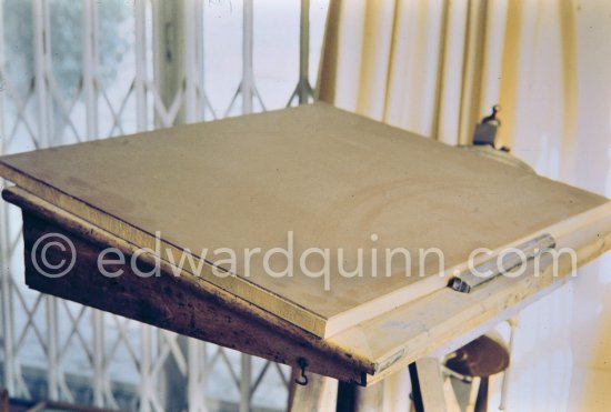 Pablo Picasso's high desk. Mas Notre-Dame-de-Vie, Mougins 1974. (Photographed after Pablo Picasso’s death.) - Photo by Edward Quinn