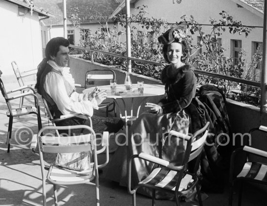 Edmund Purdom and Pascale Audret. Filming of "La Fayette", shooting brake. Nice 1961. - Photo by Edward Quinn